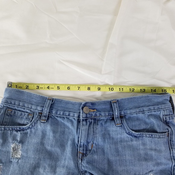 Old Navy Womens Denim Shorts Light Wash Distressed Cuffed Size 6 Y2K - Picture 3 of 9